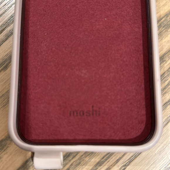 Moshi 14 Pro Max case. Good condition. Excellent price. - Picture 3 of 6